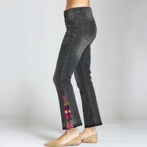 APNY Crop Flare Jean Side Hem Embroidery Mid Rise Black Dark Wash Denim size 4
